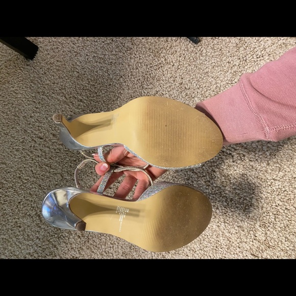 GLITZ SILVER STRAPPY SANDALS - Picture 5 of 5